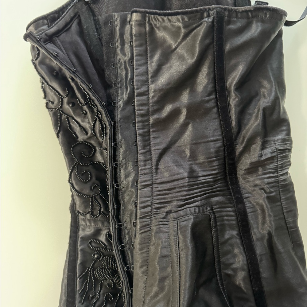 Vintage 2001 Victoria’s Secret Black Silk Beaded Corset Top – Size L - Picture 15 of 16